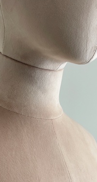 Торс женский с подставкой TBF-02-RING-T-D-267 FABRIC рис. 1