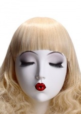 Daisy B Mu с макияжем