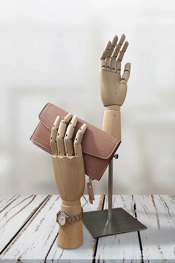 Коллекция женских и мужских деревянных рук для перчаток и аксессуаров