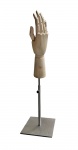 Манекен Рука (женская) деревянная шарнирная для перчаток и аксессуаров wooden hand female (right)-1/brushed satin chrome (квадрат) рис. 1