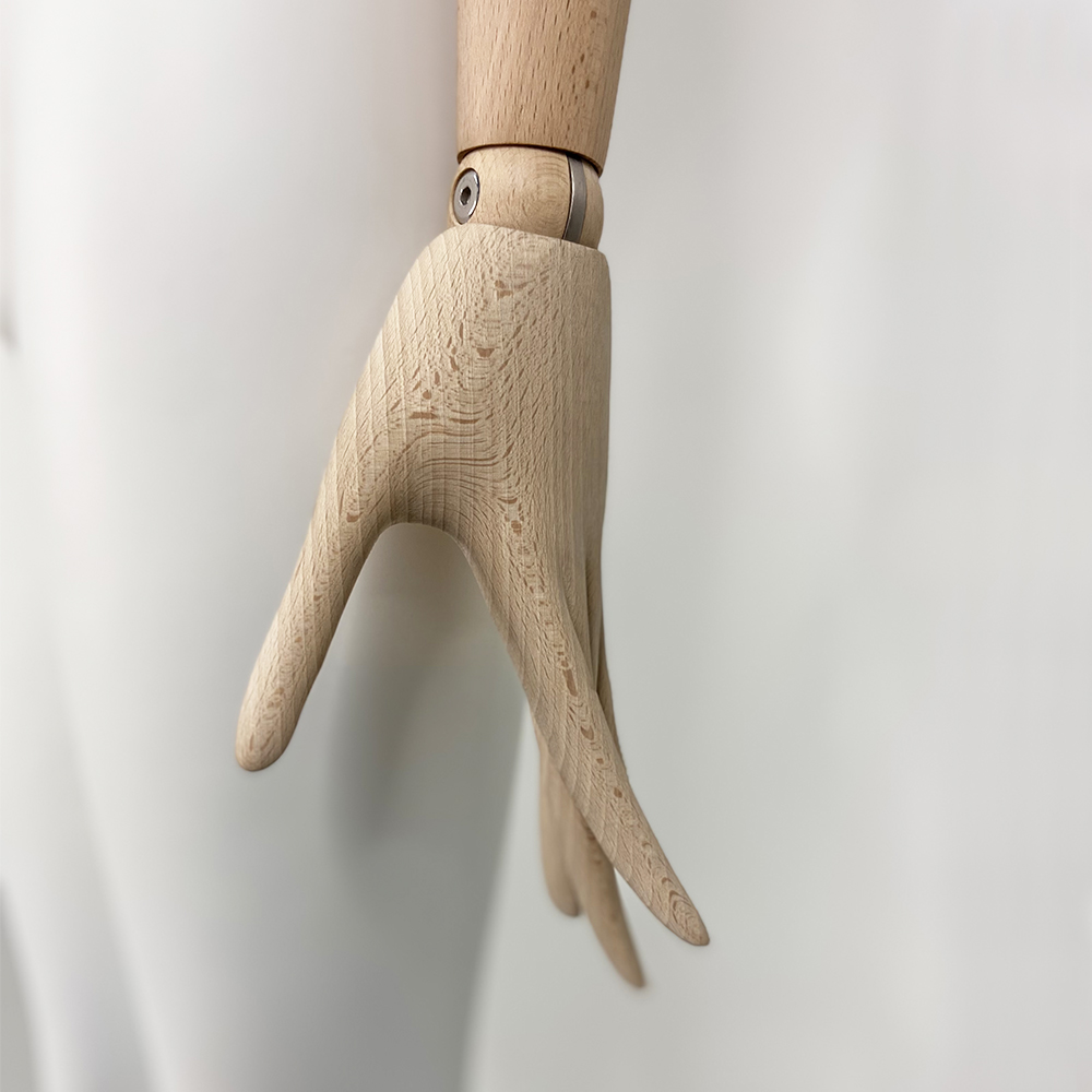 Манекен Женский манекен с деревянными руками PGF-1VWT-ERIN-9010 NO GRAIN-SOLID LOTUS RAW WITH SQUARE MATAL BRASE