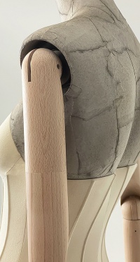 Манекен женский PGF-1MWT-RING-BRP-015BRN+PPR.KRF.BGT+BRP-288BRN+P.877-ALU рис. 1