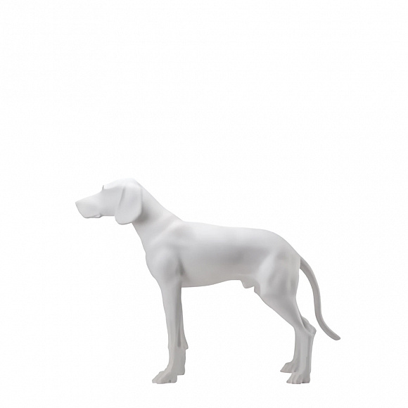 Собака standing породы WEIMARANER белая матовая